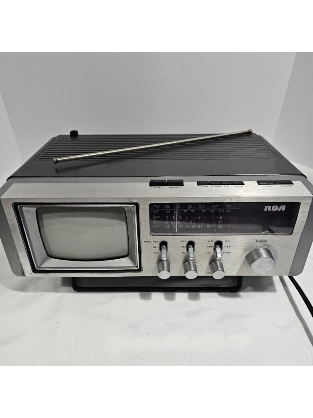 RCA Vintage 1980s Alarm Clock Radio With Built-In TV Weather Band And Telescopic
